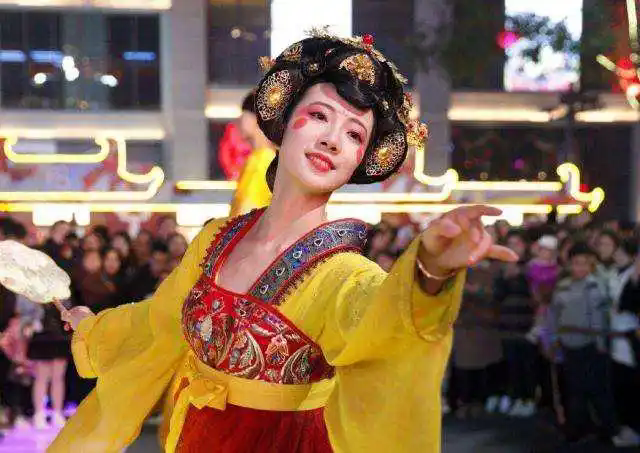 不倒翁小姐姐终于回归！两年间成文旅推荐大使，已婚复出美艳依旧