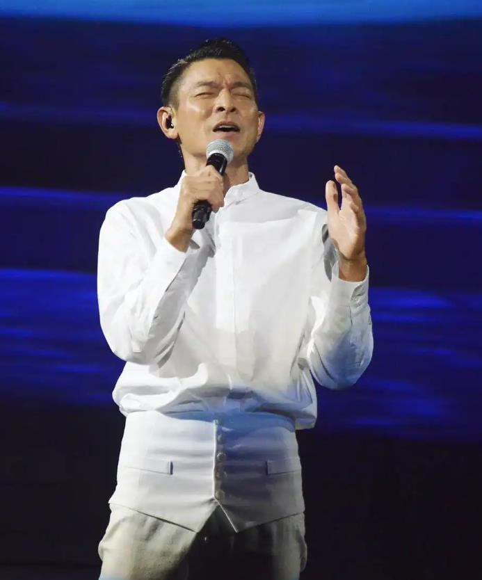 刘德华再唱《中国人》掀全场大合唱:穿越26年的血脉共鸣