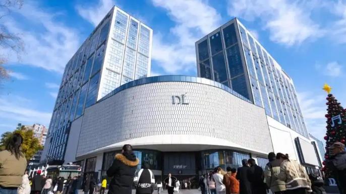 胖东来年薪50万招翻译简历投递已截止,国内仅8所高校毕业生符合条件,回应:报名人数暂时看不到,面试安排在月底