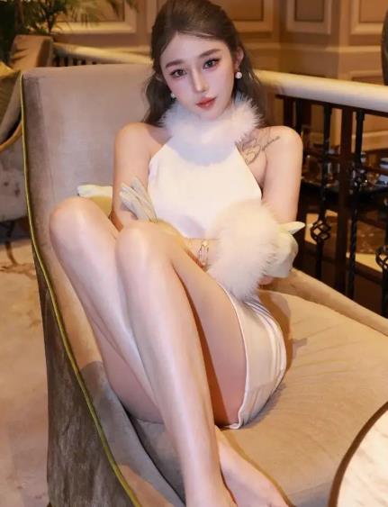 这位优雅女神，每个动作都美得像慢镜头！