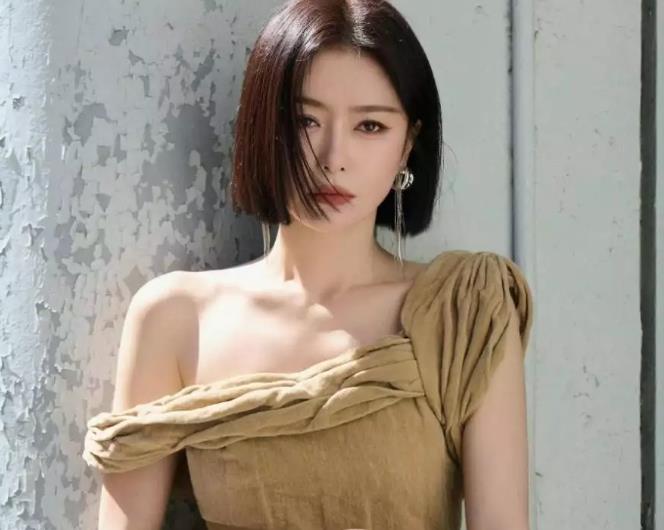 5位“老牛吃嫩草”的女星，个个有颜有钱，偏偏对小鲜肉爱不释手